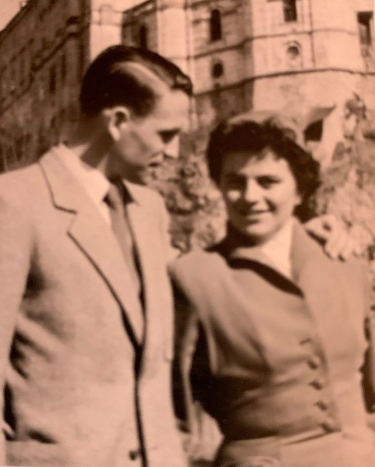 Nach der Hochzeit fuhr das junge Ehepaar nach Rimini und verbrachte dort seine Flitterwochen. 