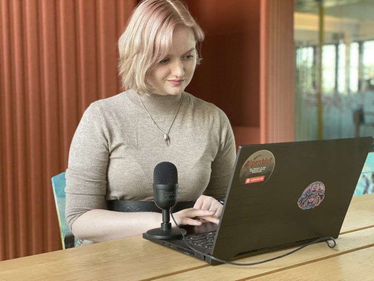 Das Wissen über die Podcastaufzeichnung hat die Vorarlbergerin durch einen Workshop erlangt. <span class="copyright">vn/pem</span>