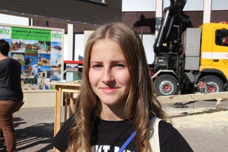 "Für mich wäre es denkbar Elektrikerin zu werden, das interessiert mich. Hier hat mir vor allem die Firma Illwerke sehr gut gefallen. Da kann ich mir vorstellen eine Lehre zu machen",<br>Simone Ganahl, 14 Jahre