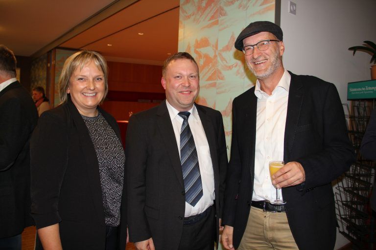 Küchenchefin Annette Roschitz, Leiter vom Sozialzentrum Manuel Leichtfried und Geschäftsführer der Stiftung Liebenau Österreich Klaus Müller.