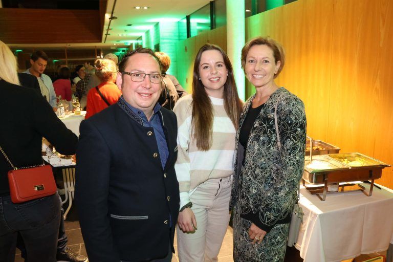 Lukas Schrott, Ramona Helbock und LR Martina Rüscher.