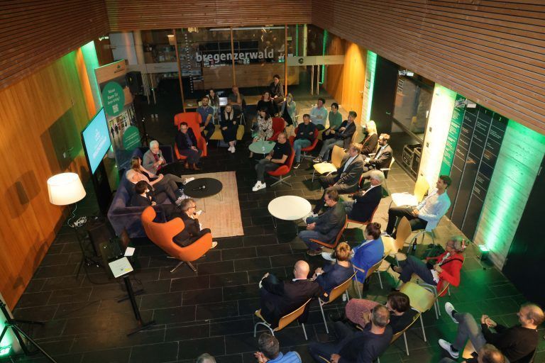 Das Jubiläumsfest fand im Foyer des Impulszentrums Bregenzerwald statt.
