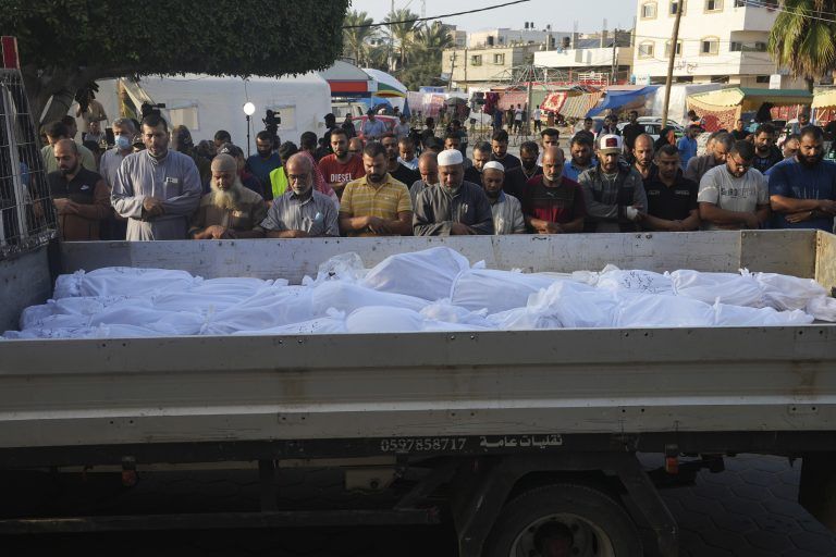 Täglich viele Todesopfer. Alles fing an mit dem Massaker der Hamas an. AP