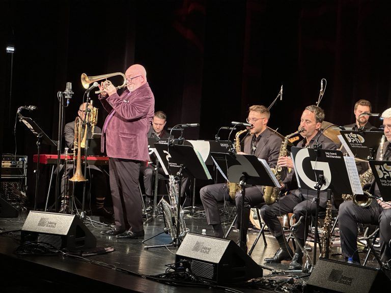 James Morrison mit der Big Band Liechtenstein.  <span class="copyright">Monika Bischof</span>