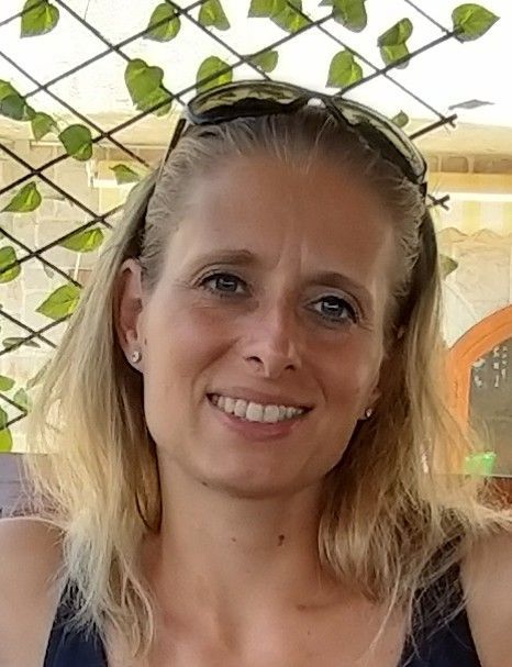 Sportlehrerin Katerina Rexa legt großen Wert darauf, dass ihre Schülerinnen und Schüler ihre Schwimmfähigkeiten vertiefen und festigen.