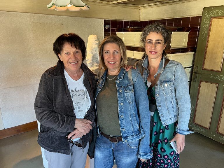 Klaudia und Silke Kromer mit Verena Leija.