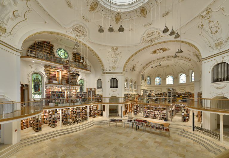 Die Lesungen finden im Kuppelsaal der Landesbibliothek statt. <span class="copyright">Wikipedia</span>
