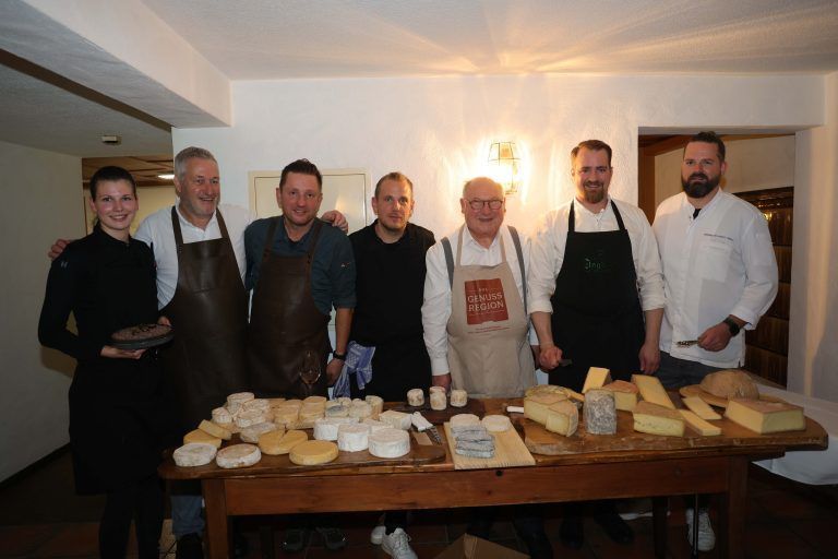 Stana Naric, Gastgeber Robert Ritter, Armin Leitgeb, Gunther Döber, Bernard Antony, Alban Pfurtscheller und Mario Döring. <span class="copyright">ame</span>