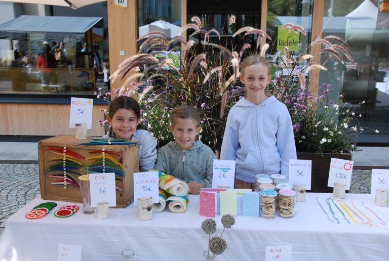 Buntes Kunsthandwerk aus der Region wurde auf dem Dreiklang-Erntedankmarkt präsentiert. MONIKA RAGGL