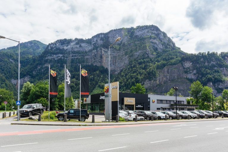 Wo jetzt noch Auto Meisinger Jeep und Abarth anbietet, soll im nächsten Jahr der erste Vorarlberger Tesla-Stützpunkt eröffnen. <span class="copyright">Florian Sitz</span>