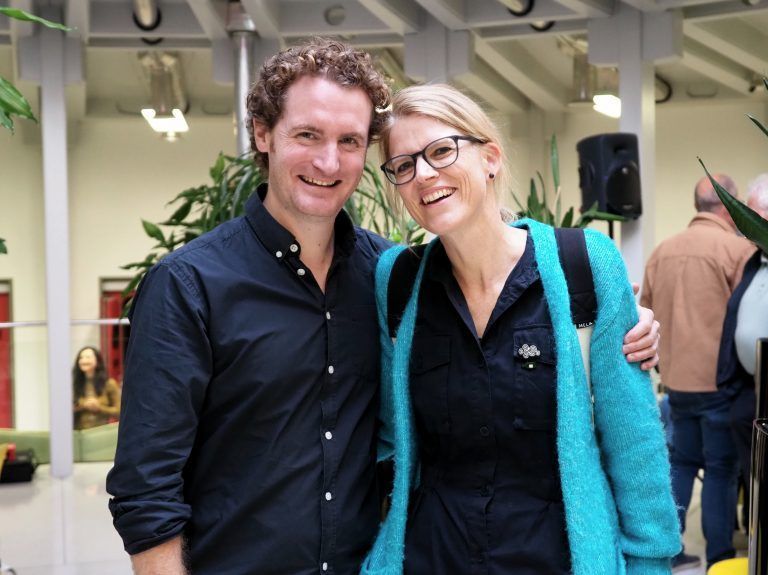 Unter den Besuchern: Silvan Mazenauer und Melanie Peer.