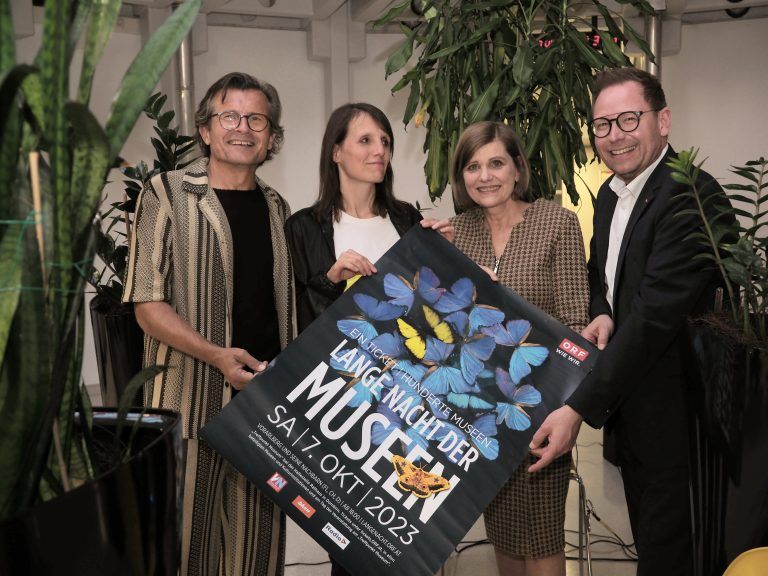 ORF Landesdirektor Markus Klement mit Landesstatthalterin Barbara Schöbi-Fink, Künstlerin Alexandra Berlinger und Kurator Marbod Fritsch bei der Eröffnung der Langen Nacht der Museen. sie