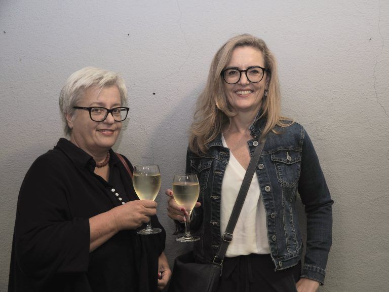 Unter den Besuchern: Daniela Plattner und Ulli Delacher.