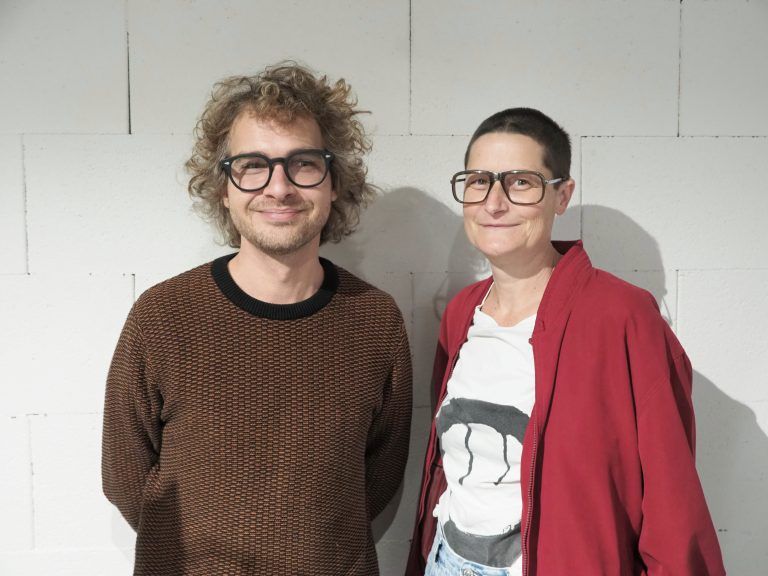 Die beiden Künstler Lorenz Helfer und Christine Lederer.