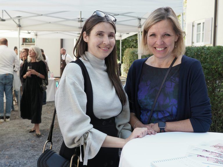Mitarbeiterinnen Julia Korbel und Sabine Kirchmann.
