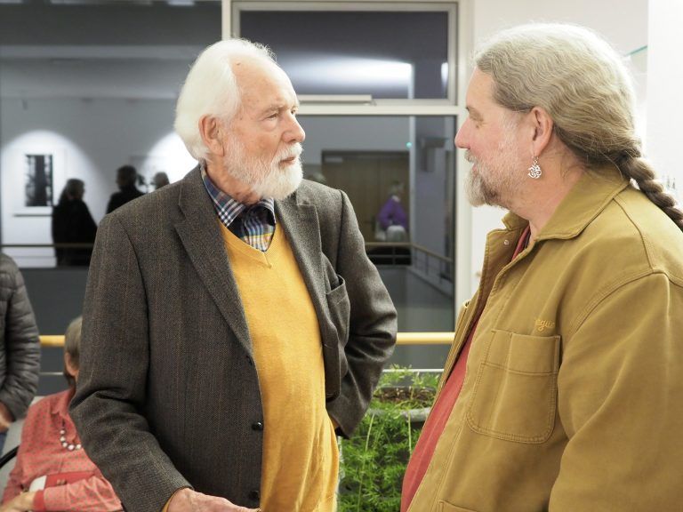Im Gespräch: Werner Sonderegger (VHS Rankweil) mit Karlheinz Müller.