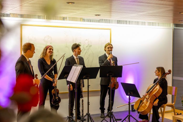 Die Pre-Concerts im Foyer mit David Kessler, Rahel Neyer, Fridolin Schöbi, Alexander Svetnitsky-Ehrenreich und Hannah Amann<span class="copyright">Julian Forte, :alpenarte</span>.