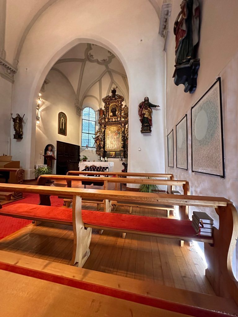 "Auch wenn wir alle nur wie ein Windhauch sind, ein winziges Sandkorn in der Unendlichkeit des Universums, sind wir doch ein Teil eines gewaltigen Werks", erklärt der Künstler.  <span class="copyright">Lothar Aemilian Heinzle</span>