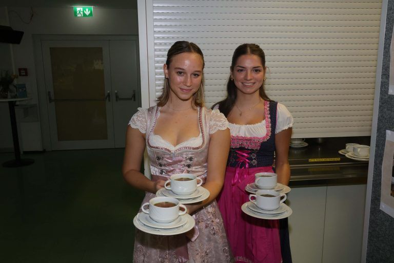 Varinia Carugati und Natalia Zikic.