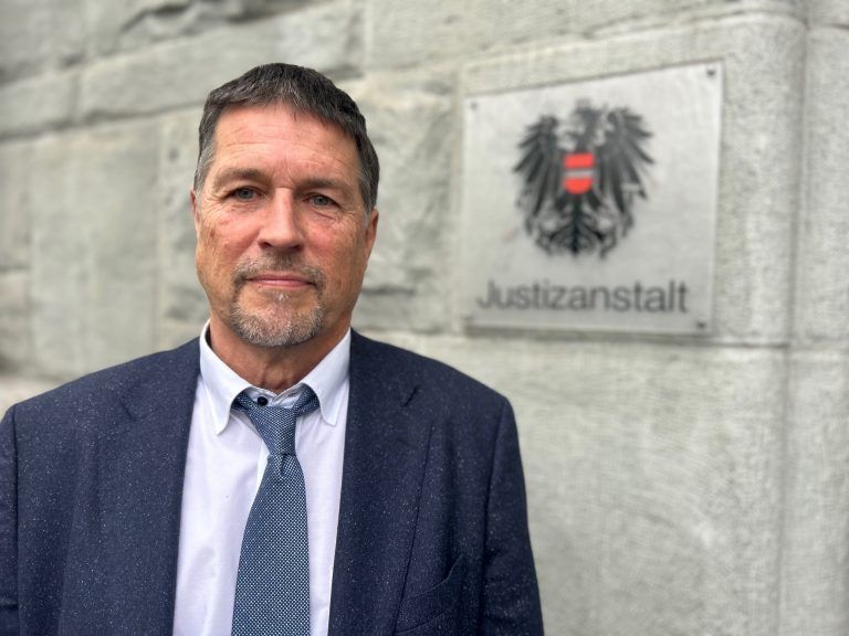 Gerichtsmediziner Walter Rabl: "Opfer hat sich die Verletzungen kaum selbst zugefügt." <span class="copyright">vn/gs</span>