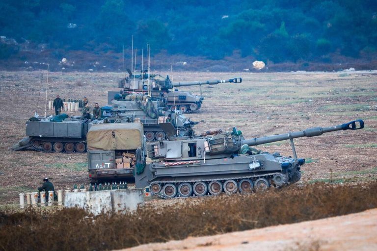 Auch im Norden des Landes – nahe der Grenze zum Libanon – wurden die israelischen Streitkräfte nach den andauernden Angriffen in Alarmbereitschaft versetzt.AFP (4)