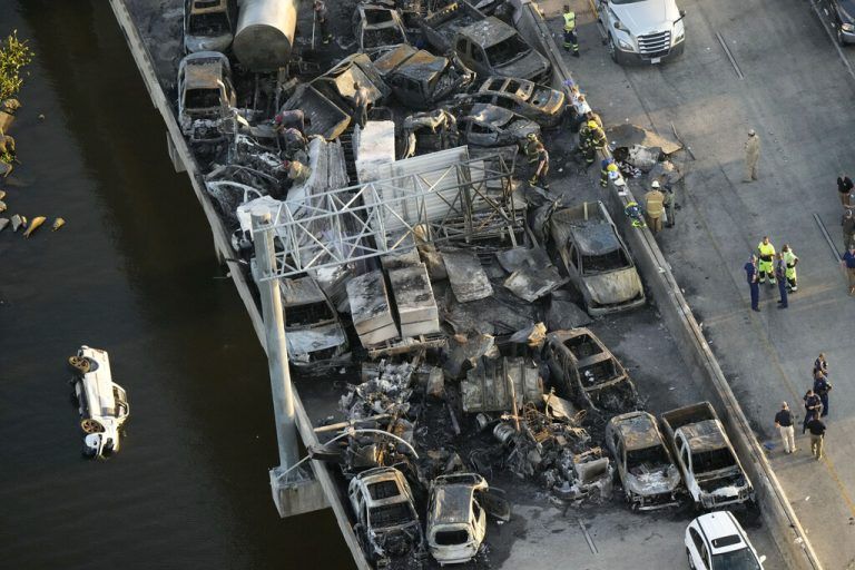 Bei dem Unfall-Inferno kamen mindestens sieben Menschen ums Leben. ap