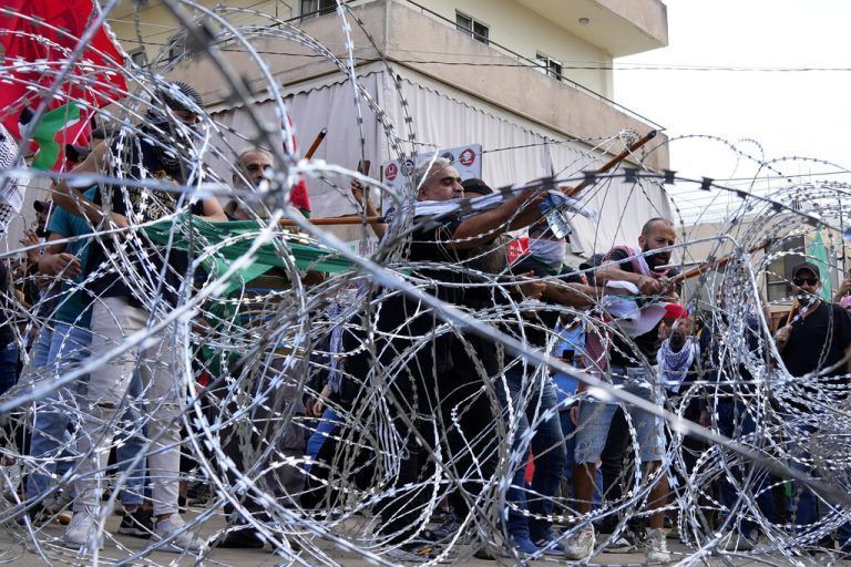 Bei Demos im Libanon kam es zu Ausschreitungen. AP