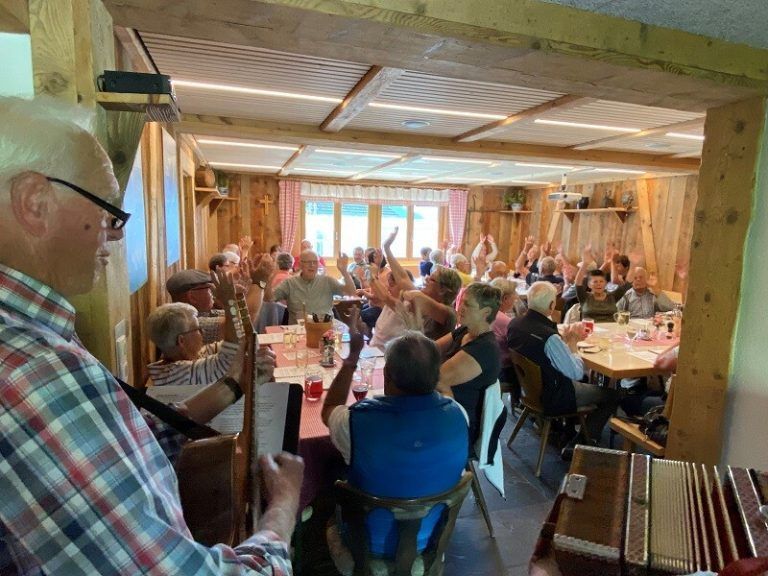 Beim fröhlichen Herbstauftakt in Bickel‘s Mostschenke.PVÖ Klaus/Weiler