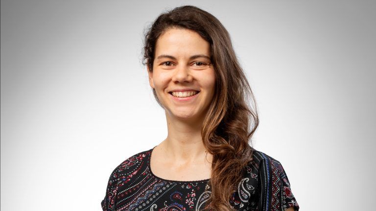 Christine Maier ist Quantum Engineer bei Alpine Quantum Technologies. Fa