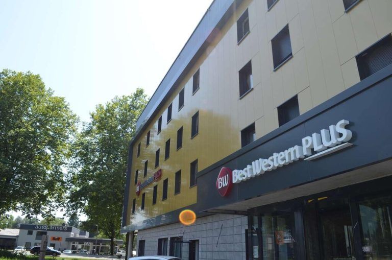 Das Hotel wurde erst 2017 errichtet und 2019 um eine zusätzliche Etage erweitert. Nach der Renovierung soll das Haus über 113 Zimmer verfügen. bestwestern