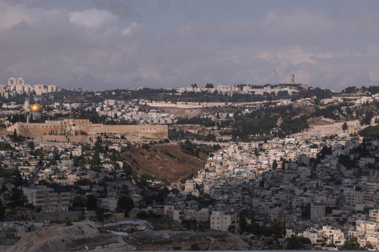 Das österreichische Außenministerium hat für Teile Israels eine Reisewarnung ausgesprochen. Die Lage eskaliert immer weiter. AFP