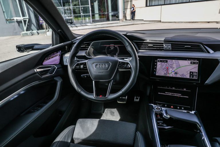 Das weiterentwickelte Digital-Cockpit ist eine Hightech-Kommandozentrale.