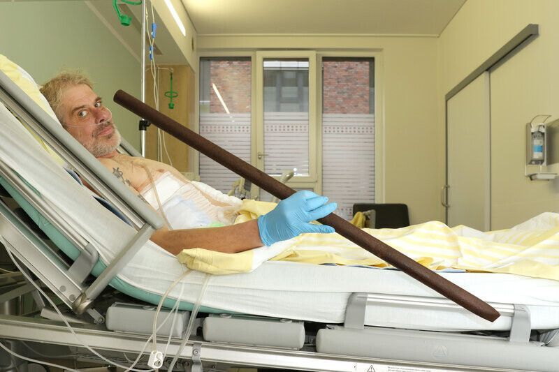 55-Jähriger wird von Zaunstange aufgespießt – und überlebt