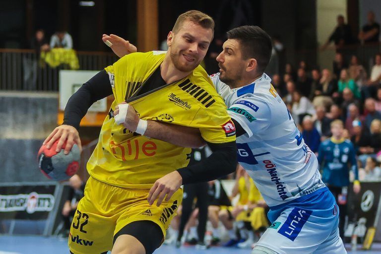 Der Bregenzer Rückraumspieler Matic Kotar (links) steuerte beim knappen Sieg über Linz vier Treffer bei. Steurer