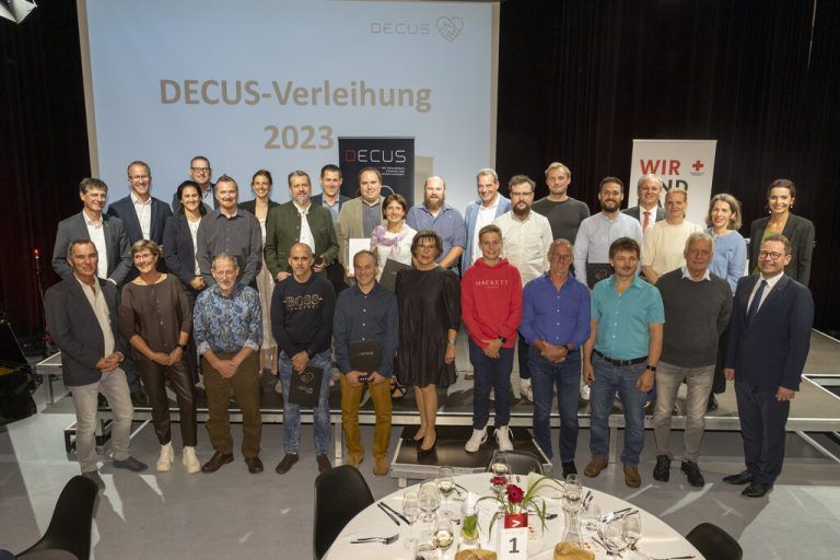 Die 27 nominierten Personen für den Decus gemeinsam mit Jury, Sponsoren und Ehrengästen. Maurice Shourot