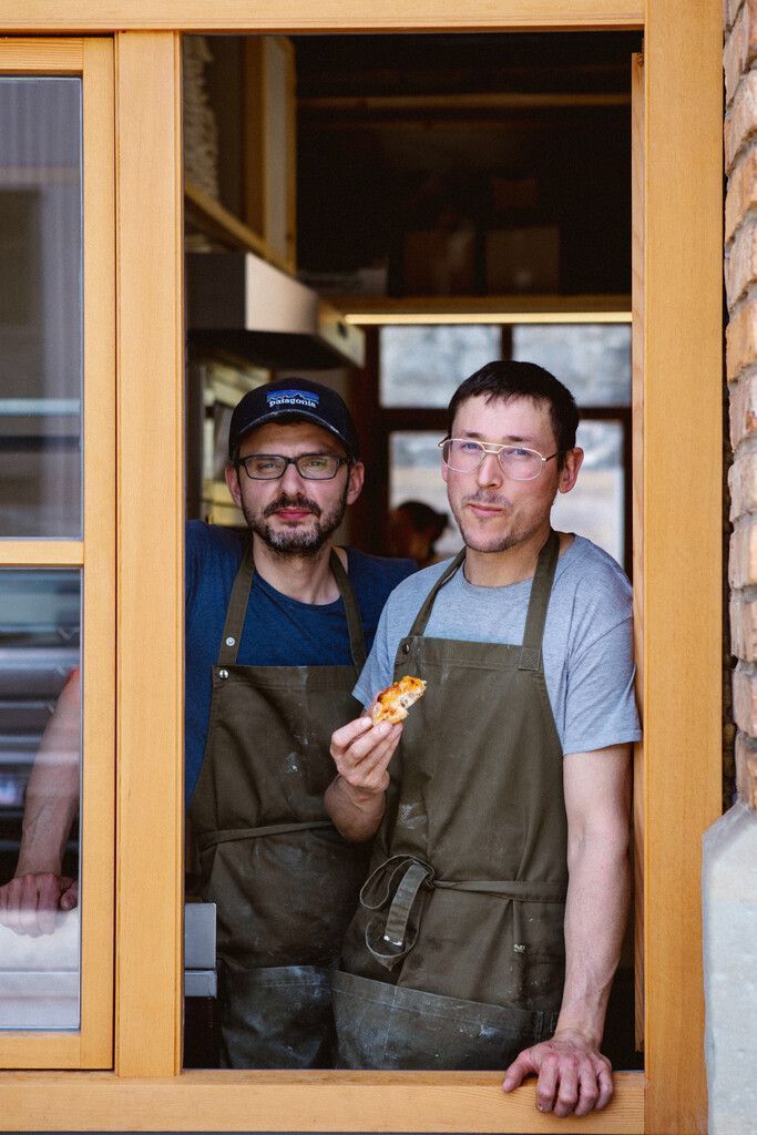 Die Quereinsteiger Mathias Giacomuzzi und Michael Fuchs haben ihre Bäckerei mit viel Eigenleistung ausgebaut. Leander R. praxmarer