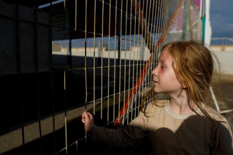 Diese junge Palästinenserin mit Doppelstaatsbürgerschaft hofft, Gaza bald verlassen zu können.