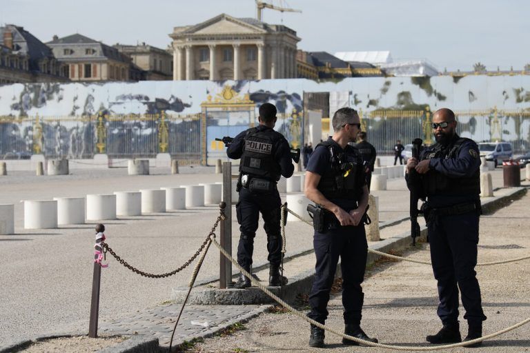 Eine Bombendrohung führte erneut zur Schließung des Schlosses von Versailles. ap