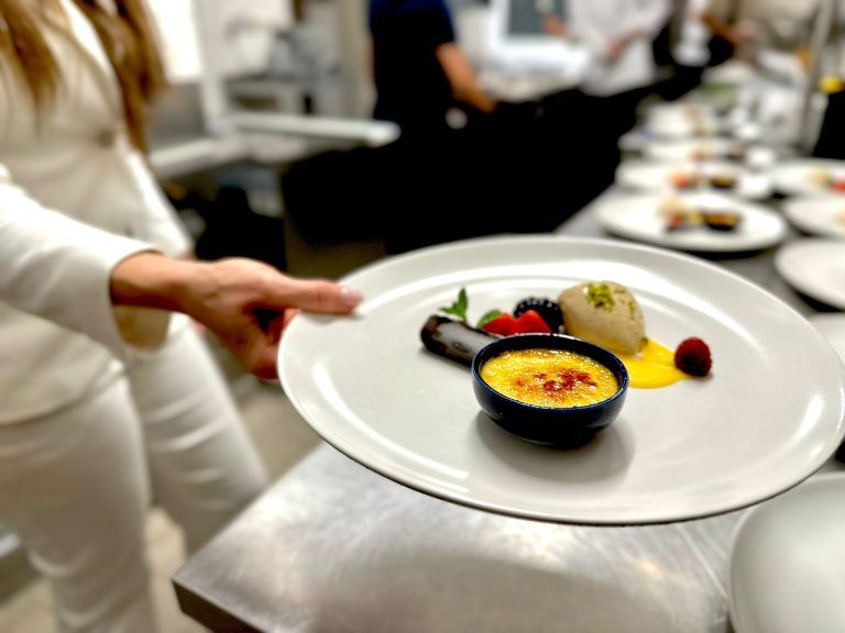 Ein wohlschmeckendes Dessert rundete die Symphonie für den Gaumen ab.