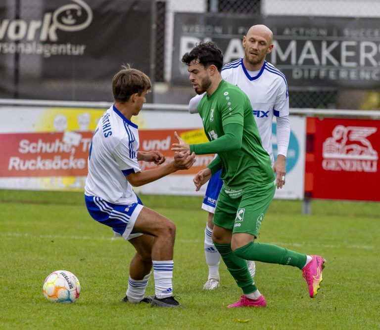 Florian Domig (l.) ist zur Stelle.Paulitsch