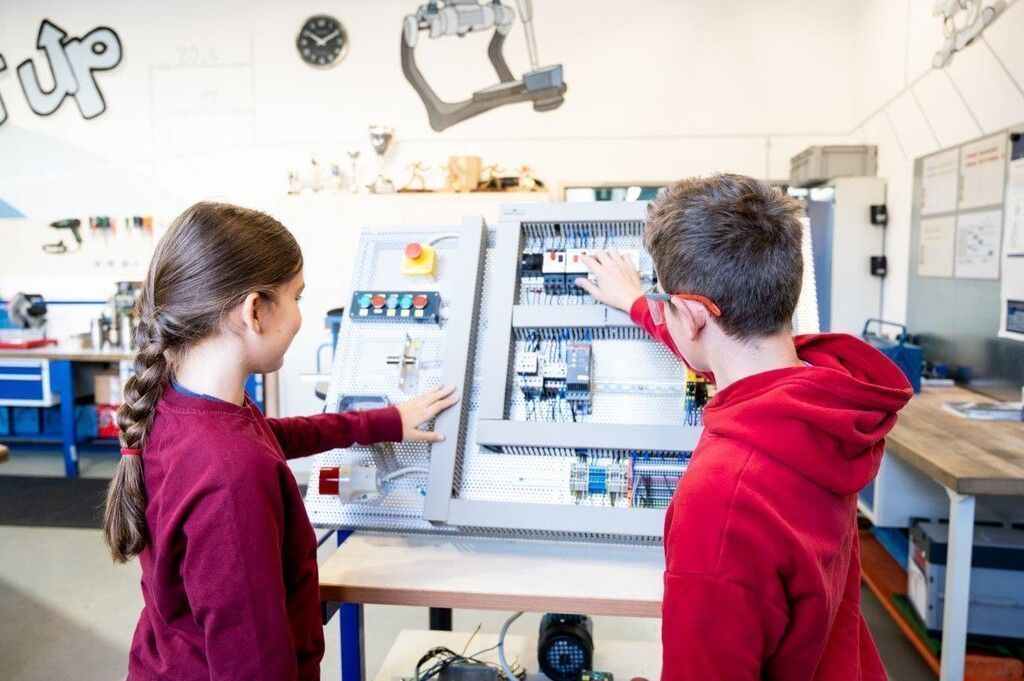 Schulen, Berufe und Unternehmen live erleben