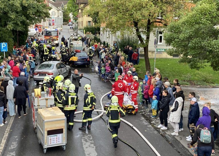 In der Götzner Bahnhofstraße fand am vergangenen Wochenende die alljährliche Herbstübung der Feuerwehr statt. <span class="copyright">MG Götzis</span>