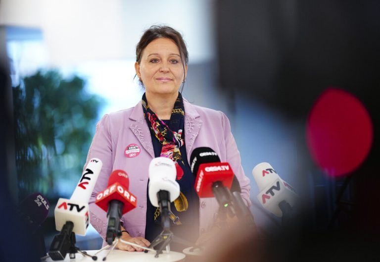 Helga Fichtinger (GPA) erwartet sich „faire Gehaltserhöhung“. APA/Manhart