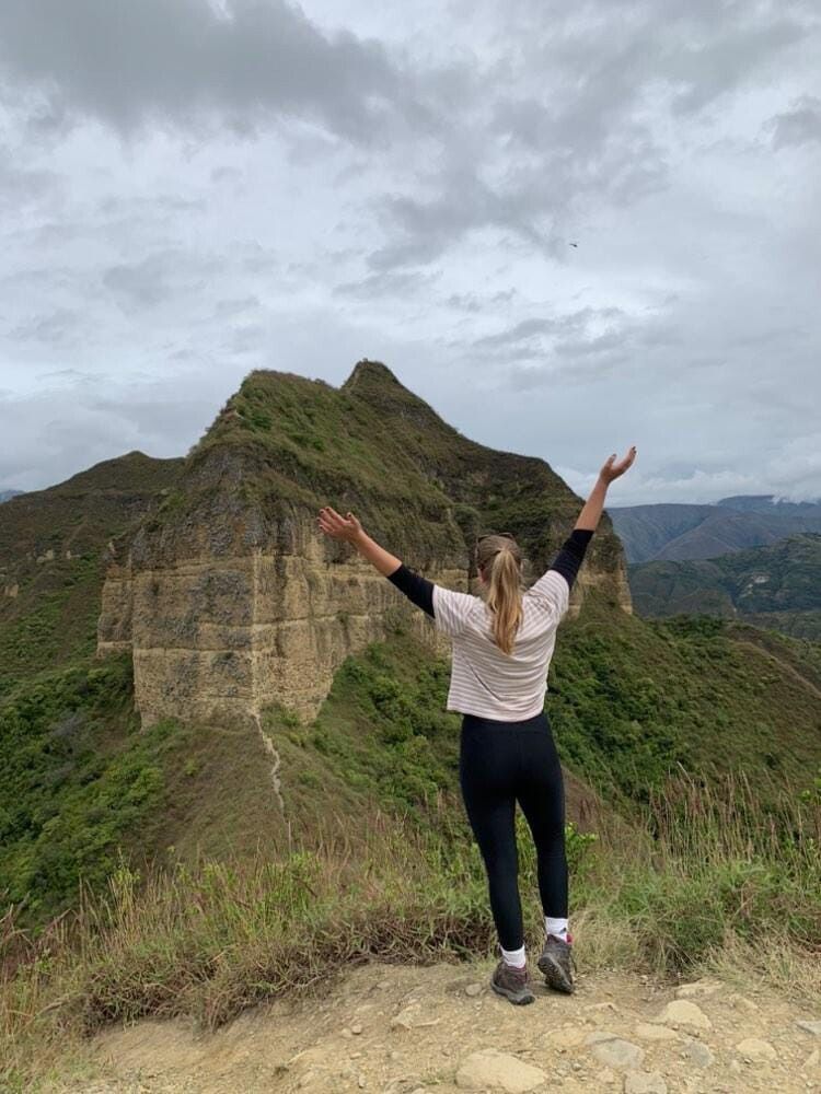 Ihre Freizeit nutzte Helen zum Wandern in den malerischen Bergen Ecuadors.