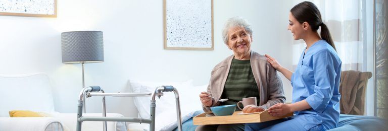 Im Pflegebereich hat Vorarlberg ausbildungsmäßig viele neue Möglichkeiten geschaffen. Shutterstock