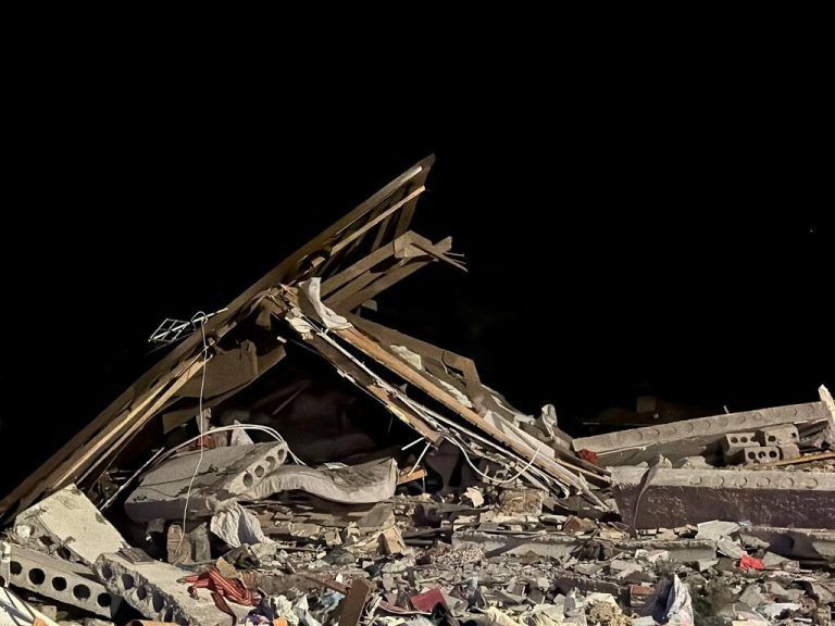 In Russland ist ein Haus nach einem Drohnenabschuss zerstört worden.Reuters