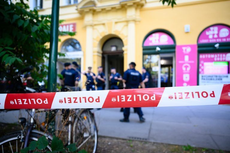 In Wien-Leopoldstadt wurde eine 54-Jährige mit Stichverletzungen aufgefunden. Ihr Mann beging Suizid. APA