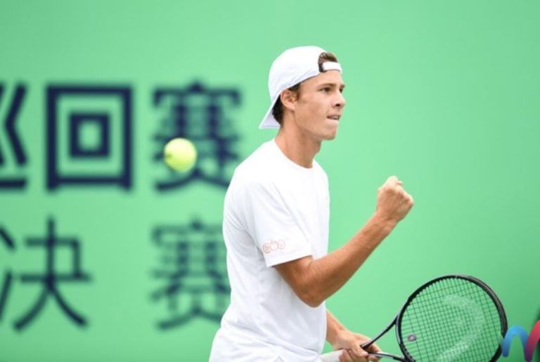 SChwärzler trifft auf seinen Zimmerkollegen Pacheco.<span class="copyright"> ötv</span>