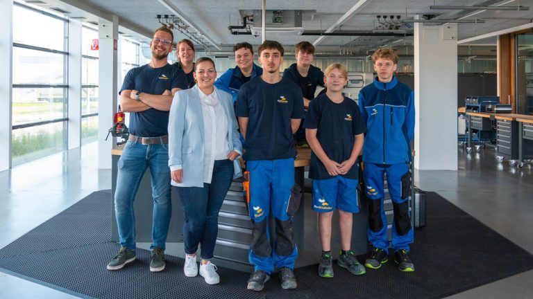 Lehrlinge Beim Dorfelektriker haben sechs Jugendliche ihre Ausbildung begonnen. Fabrizio Bottom, Caroline Frick, Romeo Carrasco González, Sebastian Neumann, Samuel Rüf und Calvin Widmann. dorfelektriker