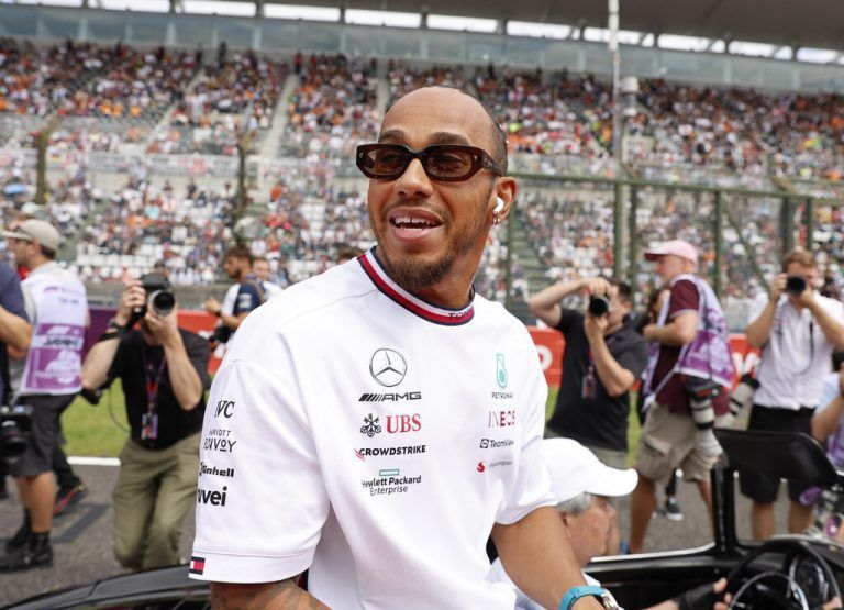 Lewis Hamilton besitzt bis 2025 einen Vertrag bei Mercedes.Reuters